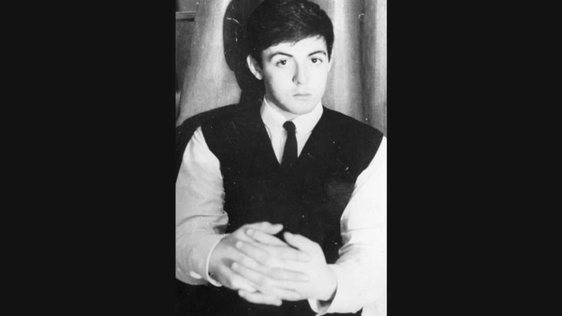1962: el cantautor Paul McCartney de The Beatles.
