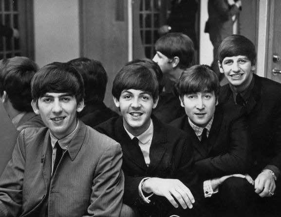 1963: El grupo The Beatles, de izquierda a derecha: George Harrison, Paul McCartney, John Lennon y Ringo Starr, en Suecia. Starr remplazó a Pete Best como baterista de la banda.