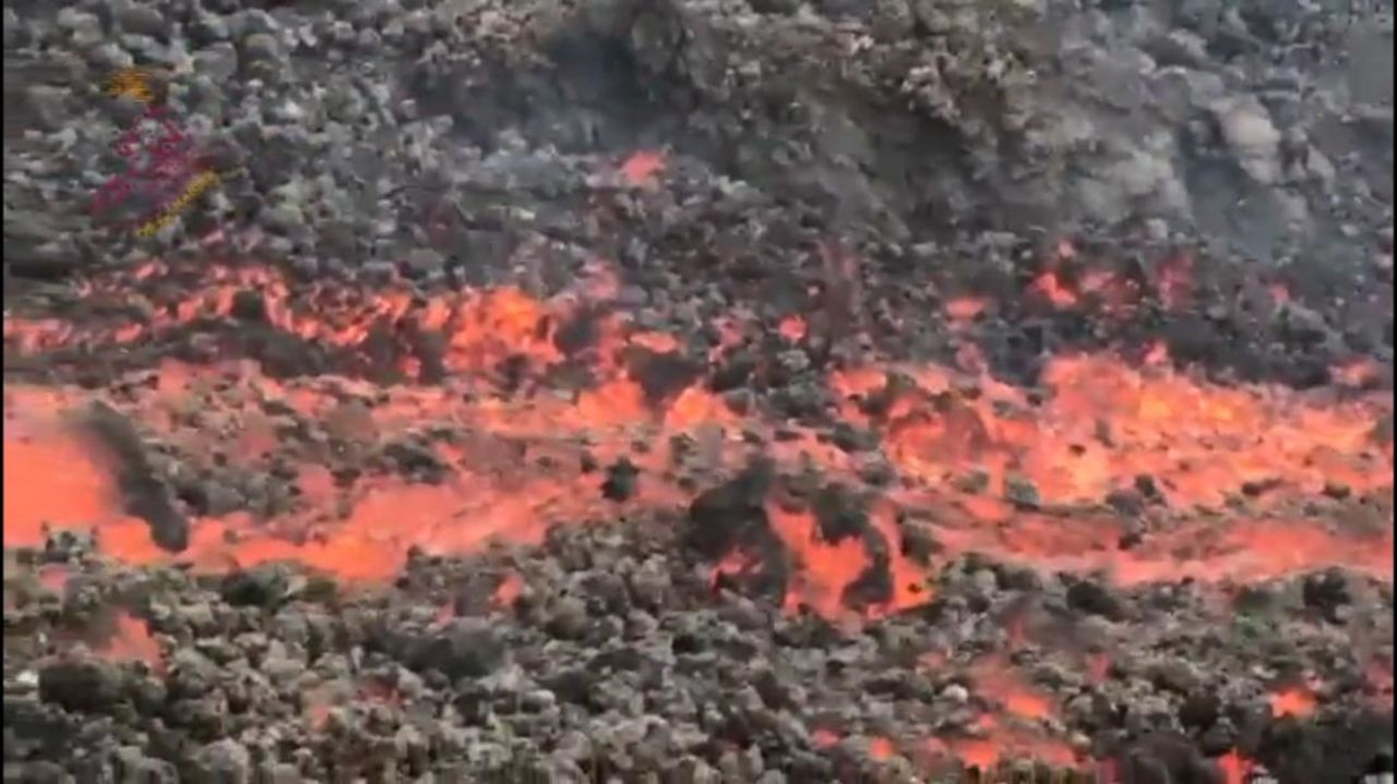 CNNE 1106661 - lava volcan la palma babosas