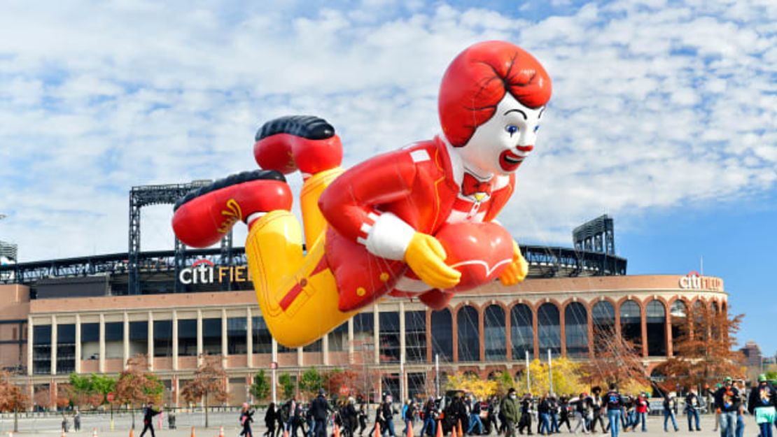 Este es el quinto diseño de Ronald desde que se unió por primera vez al Desfile del Día de Acción de Gracias de Macy's en 1987. Crédito:Eugene Gologursky / Getty Images