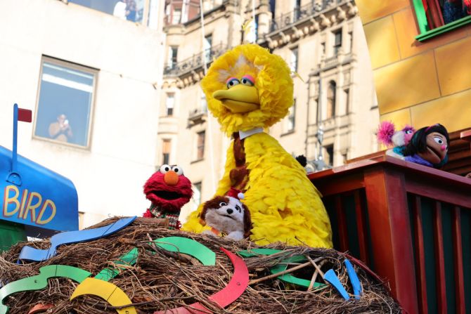 El carro alegórico de Sesame Street durante el desfile de Acción de Gracias de Macy's de este jueves.