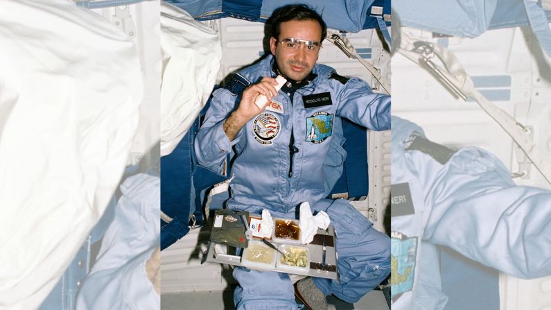 Acción de Gracias de 1985: El astronauta mexicano fue quien introdujo las tortillas en los menús espaciales.