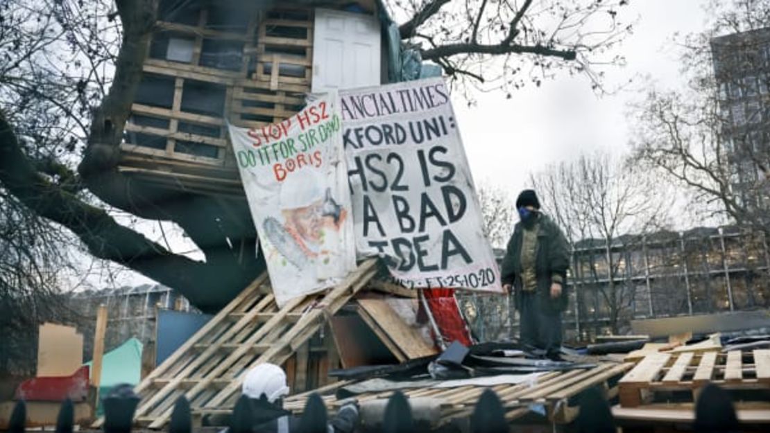 Las protestas de HS2 como esta cerca de la estación de Euston de Londres han surgido a lo largo de la ruta de la línea. TOLGA AKMEN / AFP a través de Getty Images