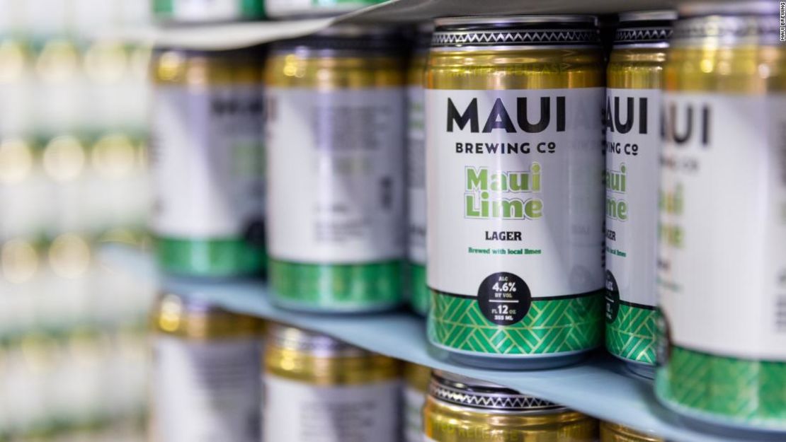 Maui Brewing, con sede en Hawái, recibió la noticia de Ball Corp. este mes. Los mínimos de compra de latas de aluminio se quintuplicarán.