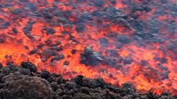 CNNE 1109144 - 'alfombra de lava' en la palma arrasa con todo a su paso