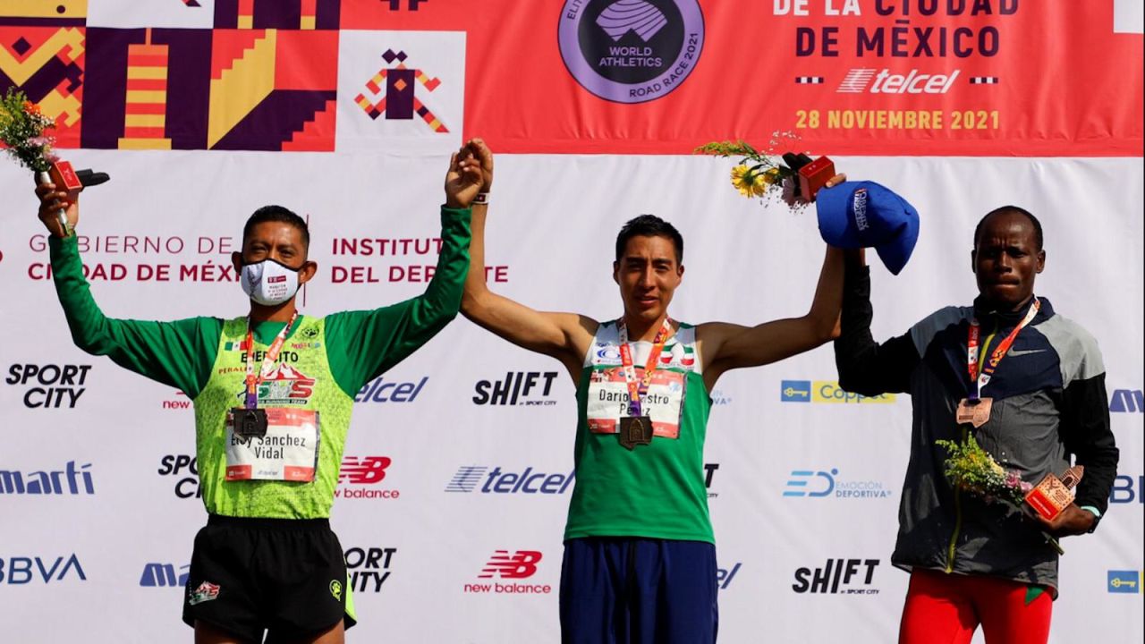 CNNE 1109359 - mexico llega primero y segundo en maraton de ciudad de mexico