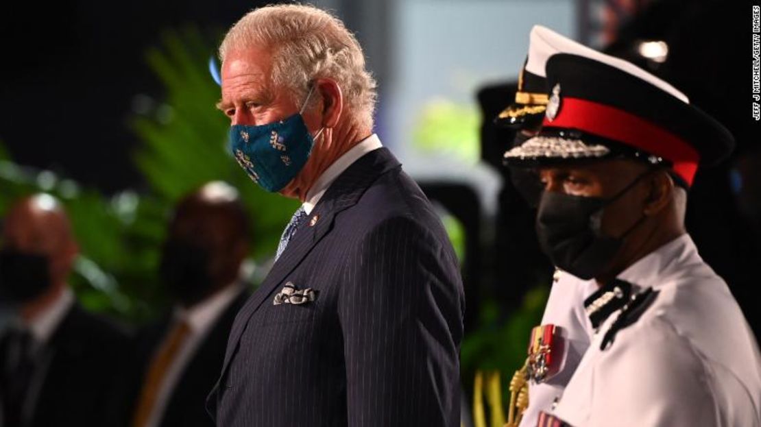 El príncipe Carlos asiste a la Ceremonia de toma de posesión Presidencial en la Plaza de los Héroes el 29 de noviembre de 2021 en Bridgetown, Barbados.