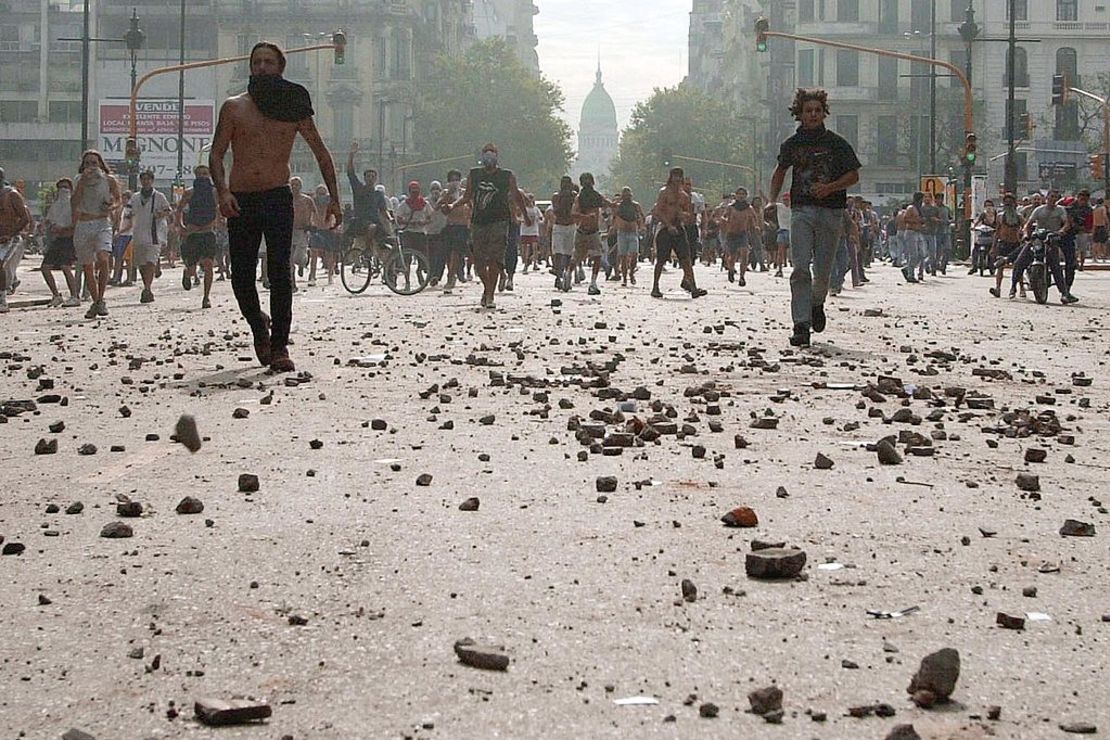 Una imagen de las protestas en Buenos Aires contra el presidente De la Rua, el 20 de diciembre de 2001.