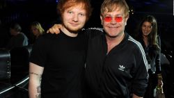 CNNE 1110675 - elton john y ed sheeran cantan juntos por una buena causa