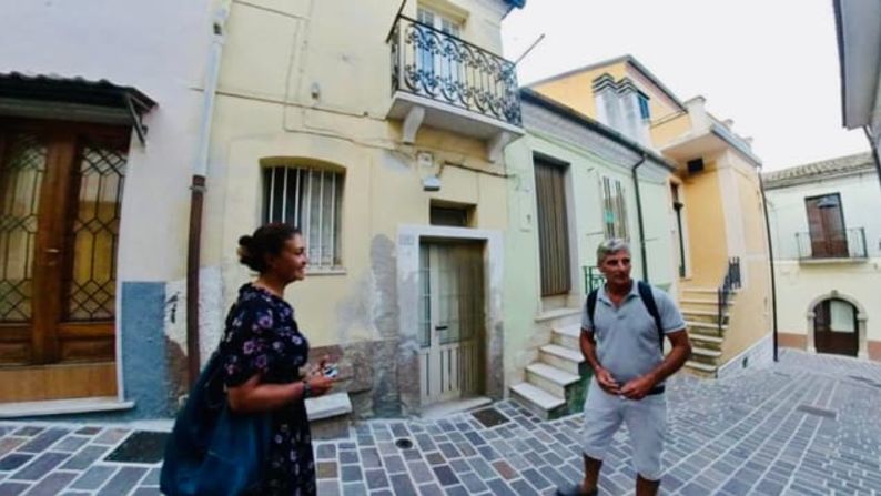 El sueño de una casa asequible: Mariano Russo compró una vivienda lista para ocupar en Biccari, Italia, a principios de este año. Crédito: Mariano Russo