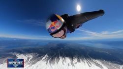 CNNE 1111238 - red bull volcano jump