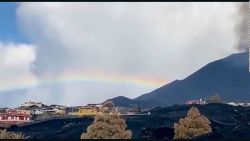 CNNE 1111931 - mira este bello arcoiris en el volcan de la palma