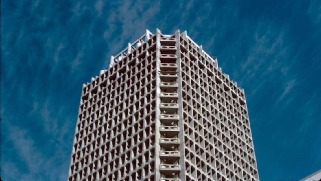 Esta fotografía del World Trade Centre de Dubái de 1977, que se ha convertido en una postal, fue tomada por Stephen Finch, el principal arquitecto de la torre.Cortesía de Stephen Finch