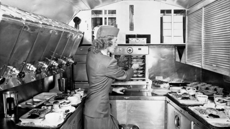 Galera: Este es el aspecto de la cocina de un Clipper de Pan Am en 1948. Crédito: Bettmann Archive/Getty Images