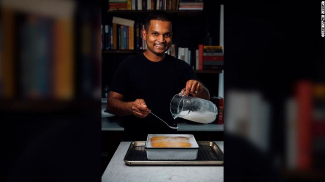 Nik Sharma, autor del libro de cocina "The Flavor Equation", sugiere añadir un chorrito de limón, una cucharada de pasta de tamarindo o un caldo de shiitakes en lugar de sal.