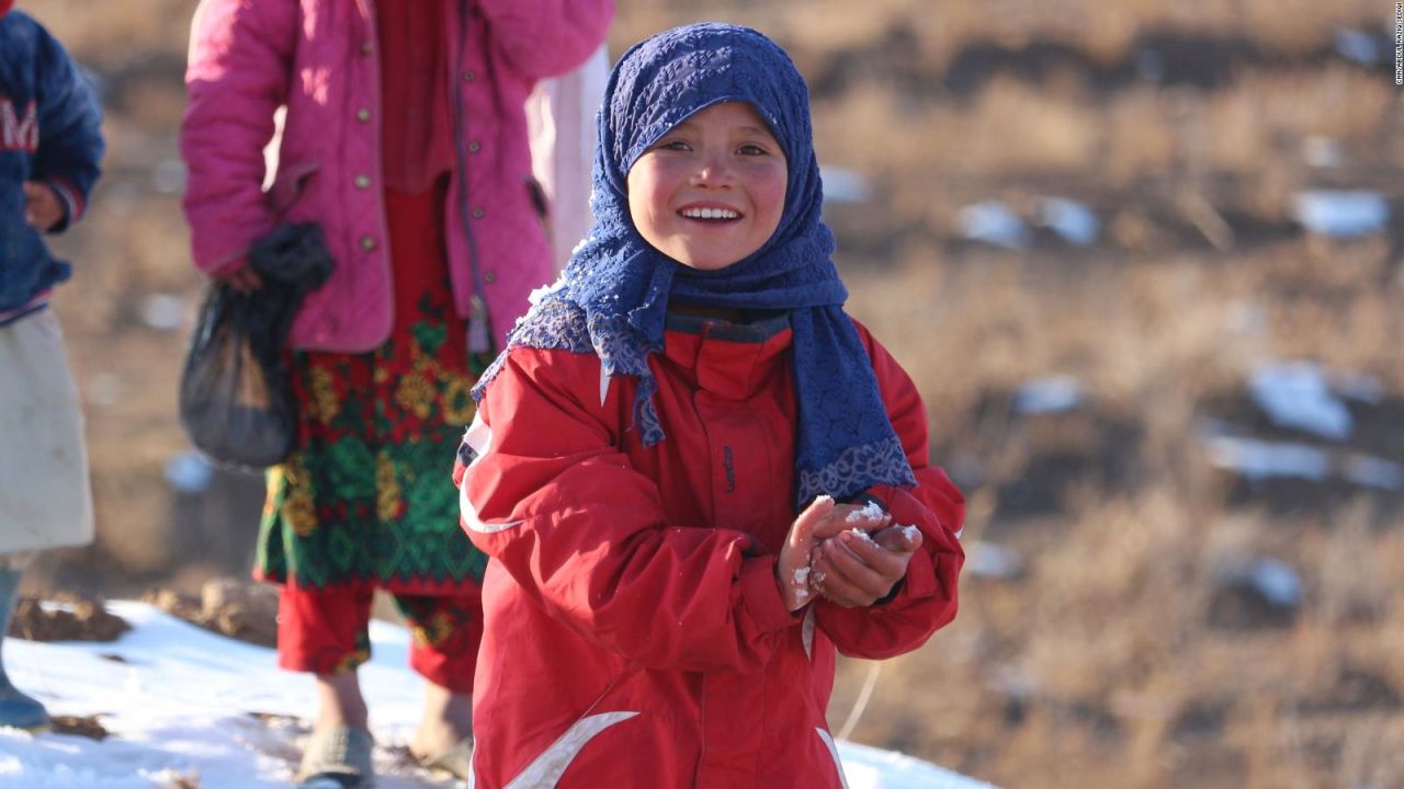 CNNE 1112478 - rescatan a nina afgana parwana de un matrimonio infantil