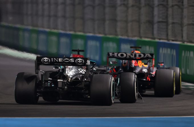 Verstappen estuvo en primer lugar durante muchas vueltas del Gran Premio de Arabia Saudita.