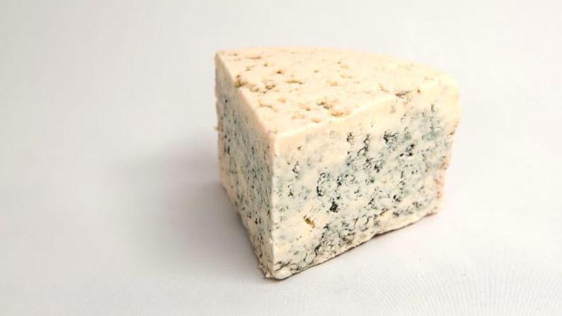 El cabrales, procedente de Asturias, en el norte de España, es el queso más caro del mundo.