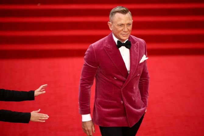 28 de septiembre — el actor Daniel Craig llega al estreno mundial de la película de James Bond “No Time to Die” en Londres. Es la última película de Bond para Craig, quien ha interpretado al personaje cinco veces desde "Casino Royale" de 2006.