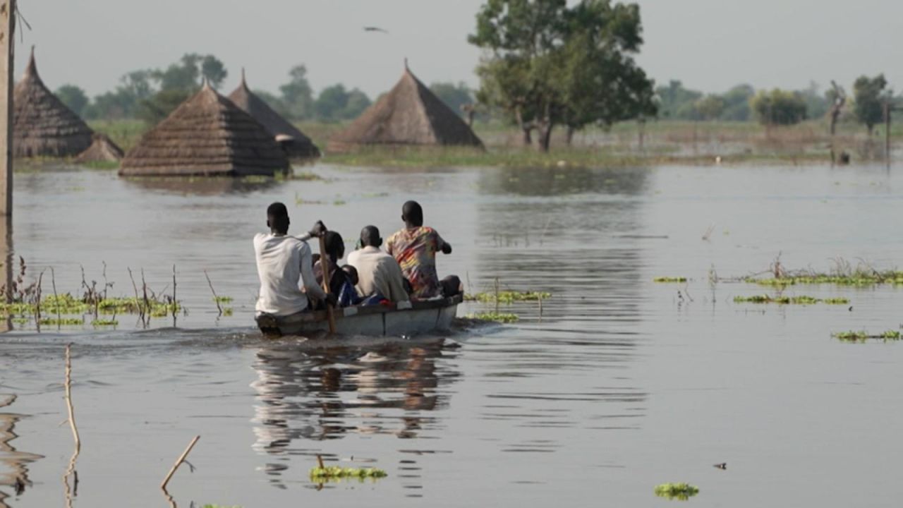 CNNE 1114143 - las inundaciones "biblicas" en este pais agravan el hambre y la pobreza