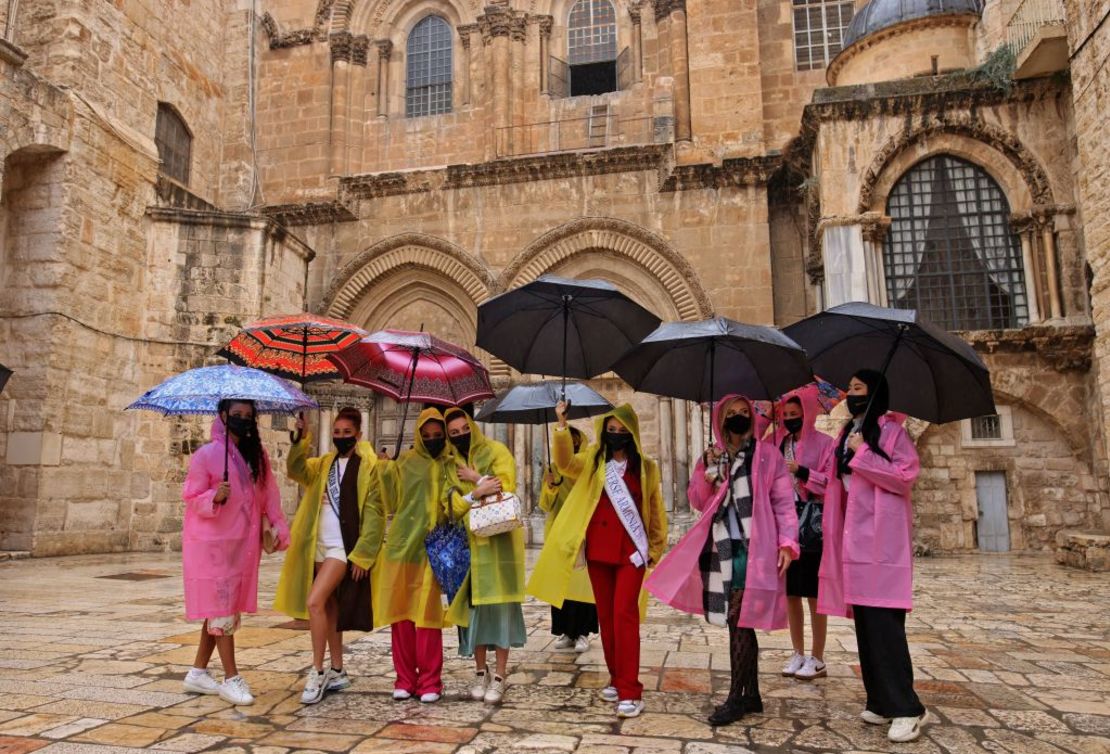 Concursantes en la Ciudad Vieja de Jerusalén el 1 de diciembre de 2021. Crédito: AHMAD GHARABLI / AFP a través de Getty Images