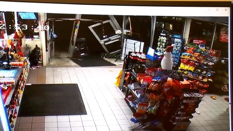 Un robo de película: ladrones remolcan un cajero automático con una camioneta hurtada | cnn
