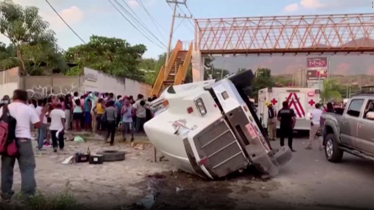 CNNE 1115695 - accidente en mexico deja al menos 49 muertos