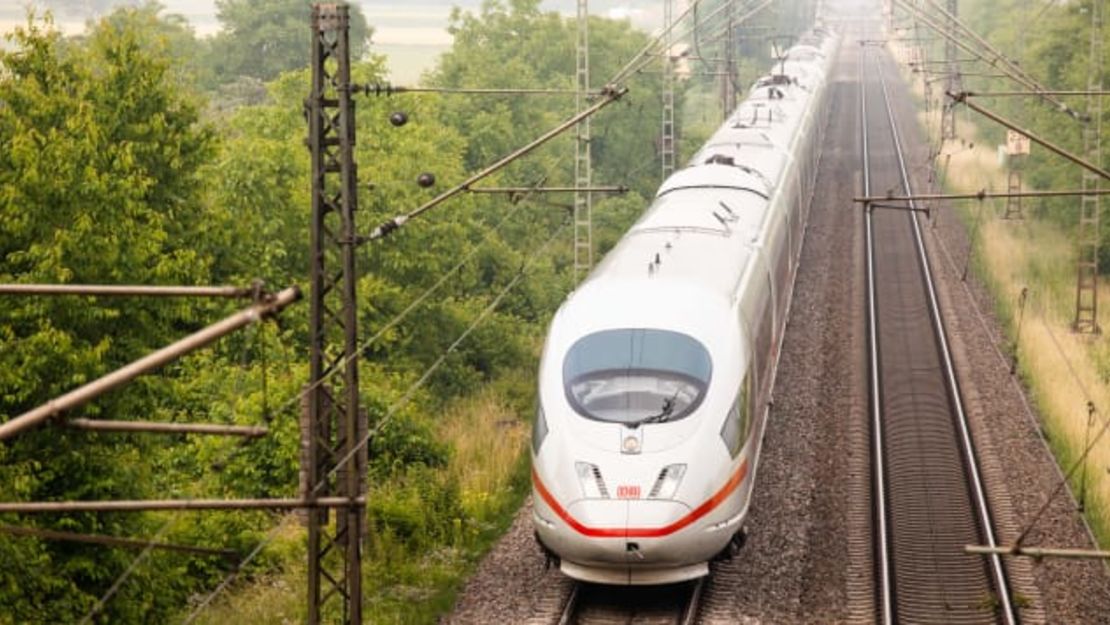 Los trenes InterCity Express de Alemania son conocidos como "gusanos blancos".Crédito: Philipp von Ditfurth/picture alliance/dpa/Getty Images