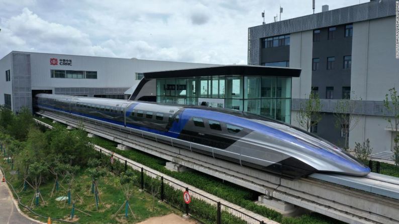 Rápidos y flotantes: China está a la vanguardia tras la introducción de servicios de tren Maglev.  Conoce los diez trenes más veloces del mundo que están transformando los viajes en esta galería. →