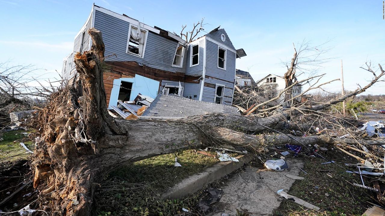 CNNE 1116663 - mortal devastacion por el paso de tornados en ee-uu-