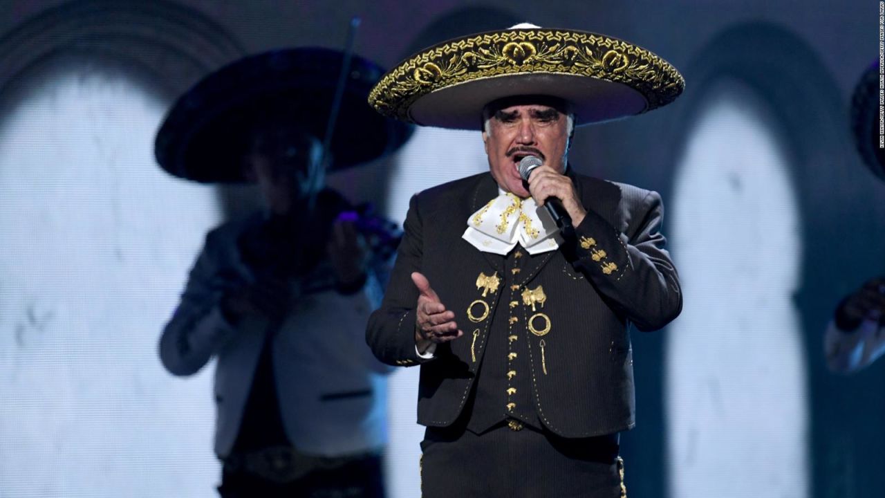 CNNE 1117410 - artistas recuerdan la ayuda de vicente fernandez