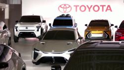 CNNE 1118078 - toyota invierte us$ 35-200 millones en autos electricos