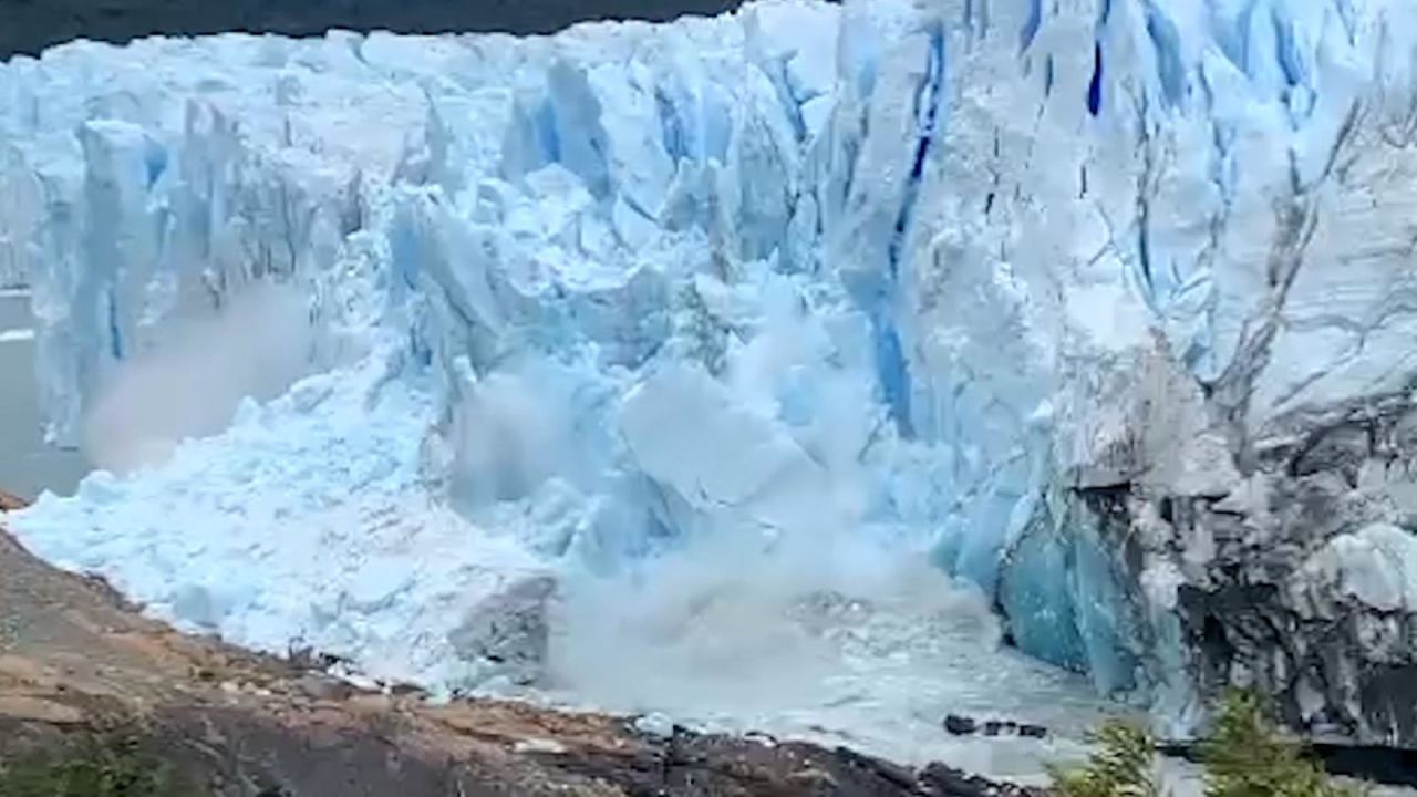 CNNE 1118148 - espectacular desprendimiento del glaciar perito moreno