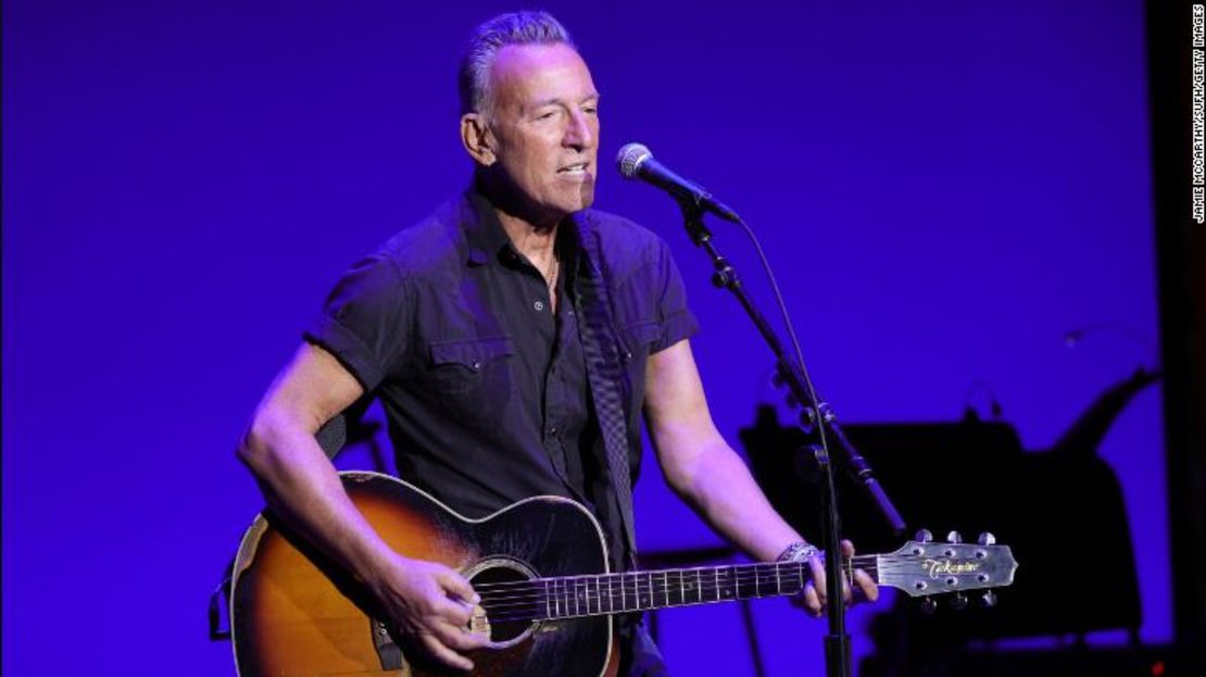 Bruce Springsteen se presenta durante el 15° concierto benéfico anual de Stand Up For Heroes en la ciudad de Nueva York el 8 de noviembre de 2021.