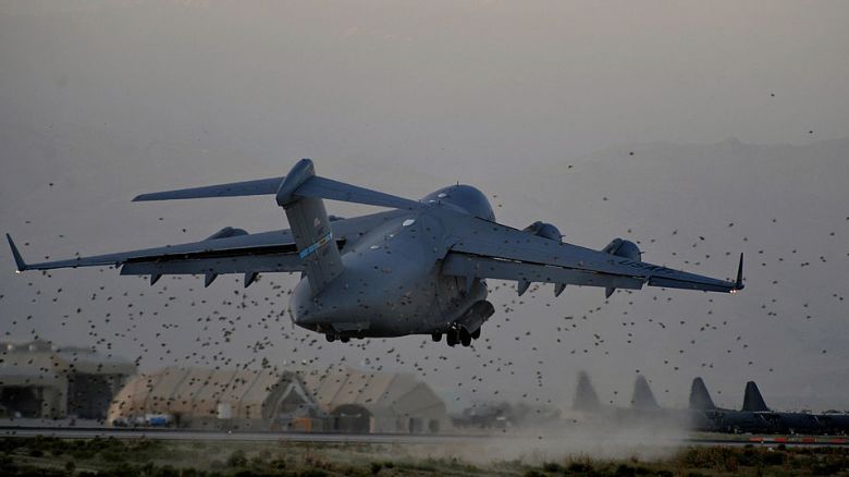 A US Air Force C-17 heavy lifter takes off from Bagram AirBase, in the Parwan province some 50kms north of Kabul, on August 10, 2009. The top US military commander in Afghanistan says the Taliban have gained the upper hand in the country, forcing the United States to change its strategy by increasing the number of troops in heavily populated areas, The Wall Street Journal reported.    AFP PHOTO/  MANAN VATSYAYANA