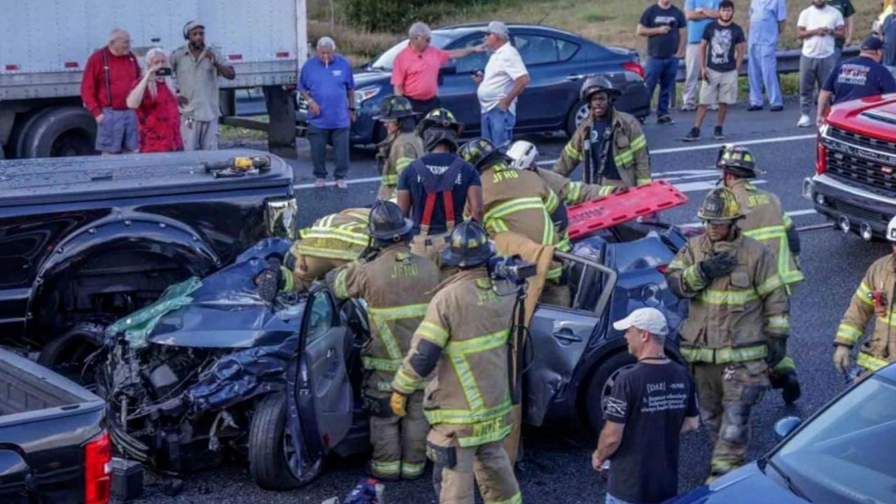 CNNE 1120143 - 35 vehiculos involucrados en un accidente en florida