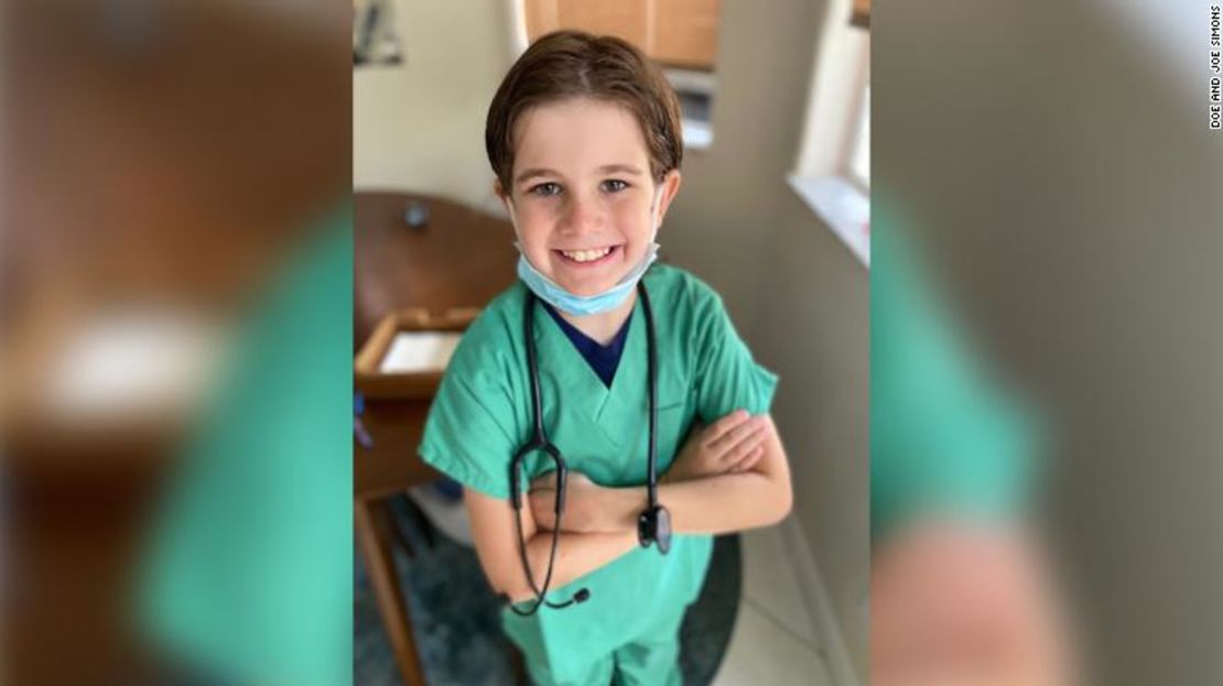 Cuando los miembros de la familia son hospitalizados, Jonah Simons se disfraza de médico para visitarlos. Luego prescribe una medicina especial: el amor.