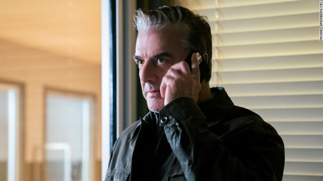 Chris Noth, que aparece en esta imagen en un episodio de "The Equalizer", ha sido retirado de la serie.