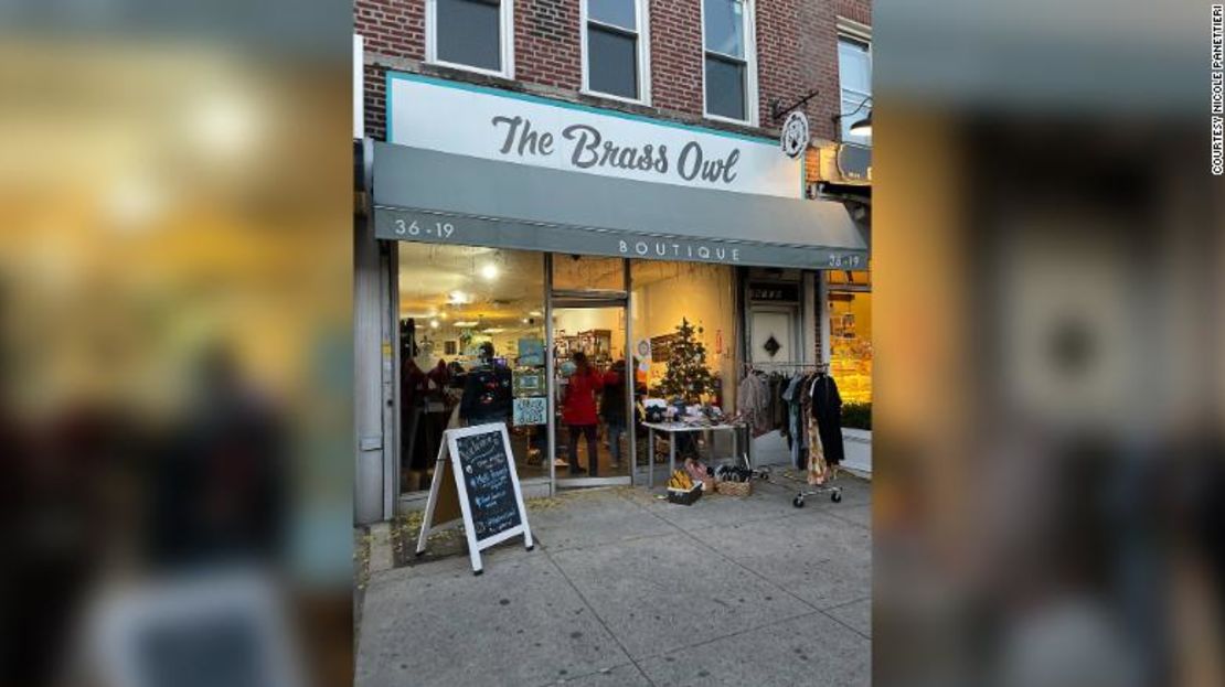 Nicole Panettieri, propietaria de The Brass Owl, una boutique de ropa, accesorios y regalos en Astoria, Queens, dijo que el estado de ánimo ha cambiado en su tienda.