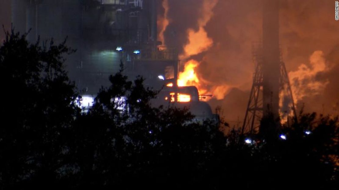 Los residentes en el área de Baytown, Texas, informaron de una fuerte explosión el jueves temprano.