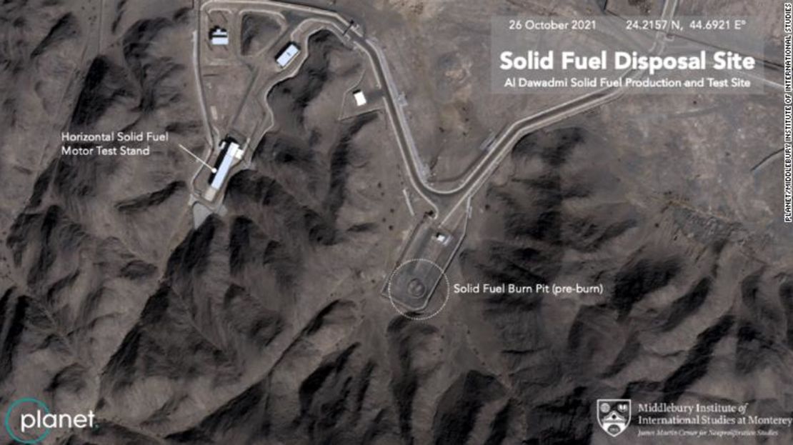 Nuevas imágenes de satélite sugieren que Arabia Saudita está produciendo misiles balísticos en ese lugar. La prueba clave es que la instalación está operando un "pozo de quema" para eliminar el propulsor sólido sobrante de la producción de misiles balísticos.