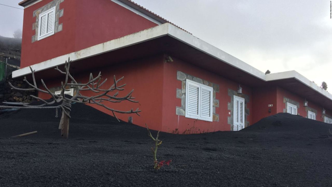 CNNE 1123146 - una imagen de esperanza dentro de tragedia en la palma