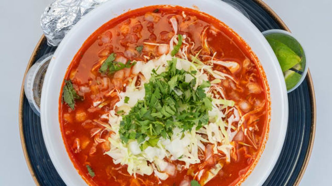 El pozole es una forma tradicional de empezar una comida navideña mexicana.