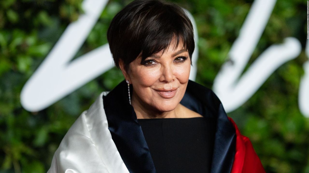 CNNE 1123427 - kris jenner lanza sencillo musical navideno junto a su hija kourtney y travis barker