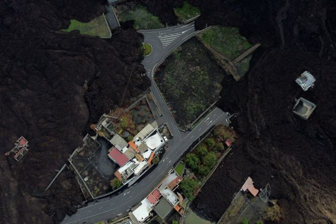 La lava emanada del volcán cubrió 1.241 hectáreas de terreno, de las cuales 370 corresponden a superficie para el cultivo.