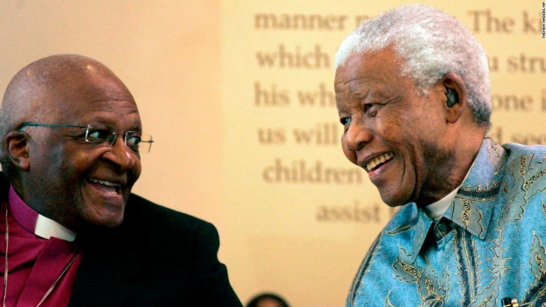 Tutu habla con Mandela en un evento en Johannesburgo en 2008. Themba Hadebe / AP