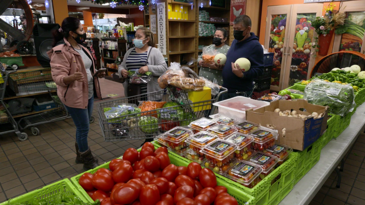 CNNE 1124051 - si sobreviven las familias de ee-uu- a la inflacion y escasez de alimentos