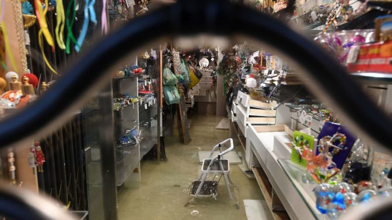 La intención es que el sistema MOSE evite inundaciones como la vista en esta imagen de 2019. Las barreras están programadas para alzarse cuando el agua supera los 110 cm. Crédito: Elisa Lingria/Xinhua News Agency/Getty Images