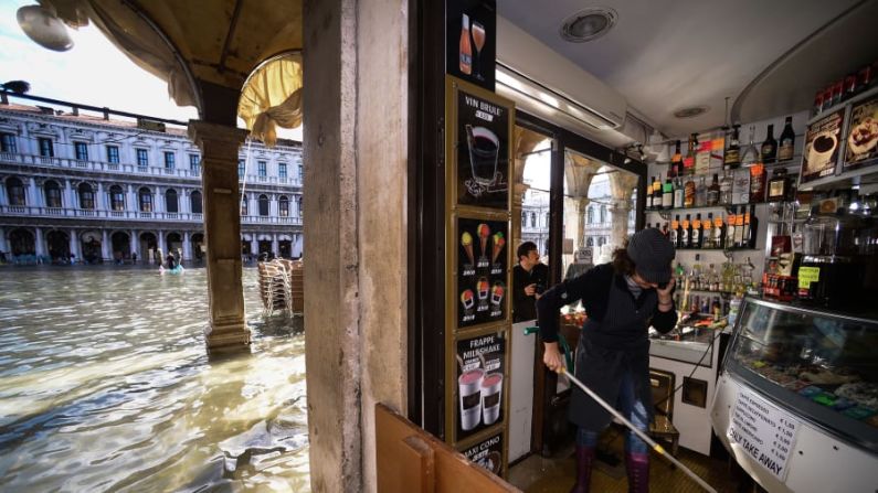 Las inundaciones de noviembre de 2019 causaron daños por más de mil millones de dólares. Fueron las peores registradas desde 1966. Crédito: Filippo Monteforte/AFP/Getty Images