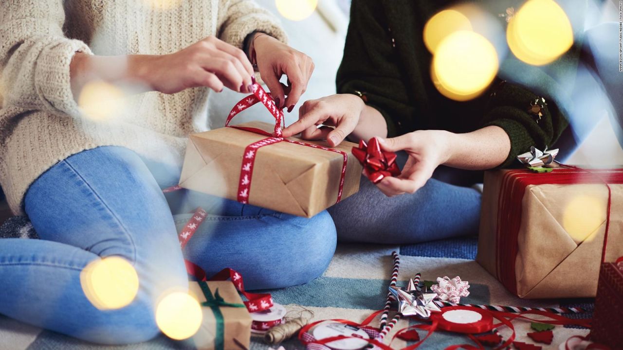 CNNE 1125232 - devolver los regalos de navidad este ano te costara mas